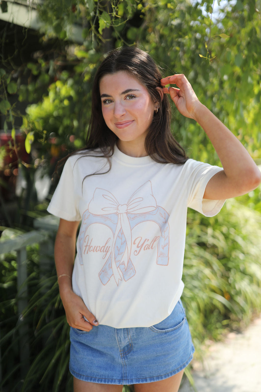 Howdy Y'all Graphic Tee